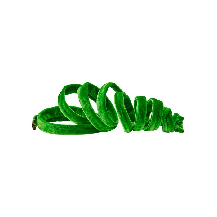 Regency 3 yard green velvet coil ribbon garland with dimensional spiral design for Christmas trees, wreaths, garlands and holiday decorating.