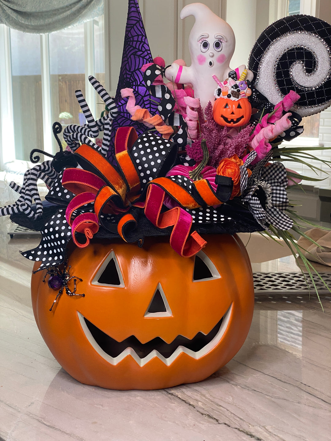 24" Wide Black and White Spider